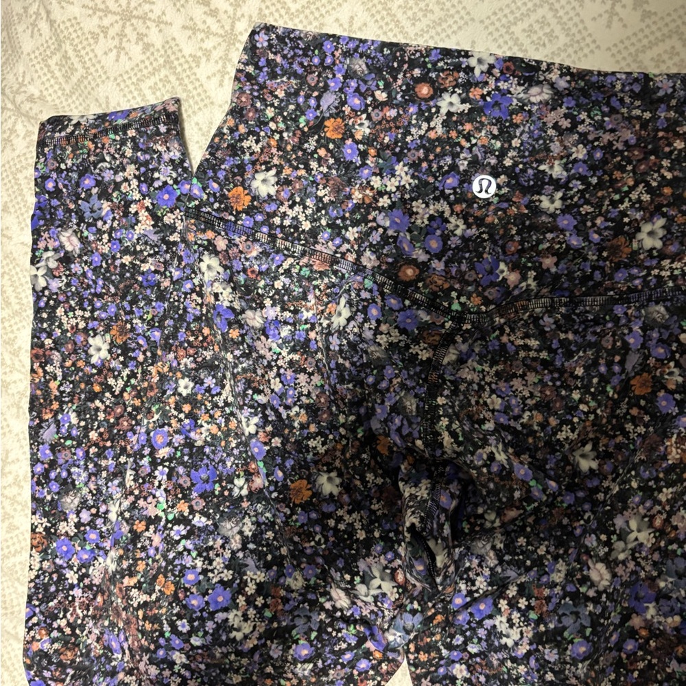 Lululemon 28’ Floral Align Leggings - Picture 2 of 3